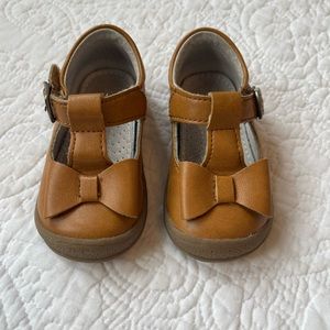 L’AMOUR TODDLER GIRL SHOES CARAMEL COLOR SIZE 4